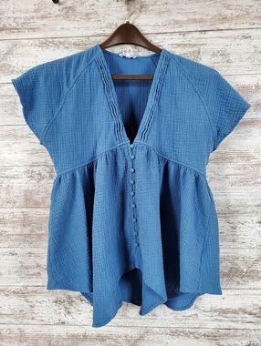 Aemi + Co Florise Gauze 100% Cotton V-Neck Button Front Tunic Blouse